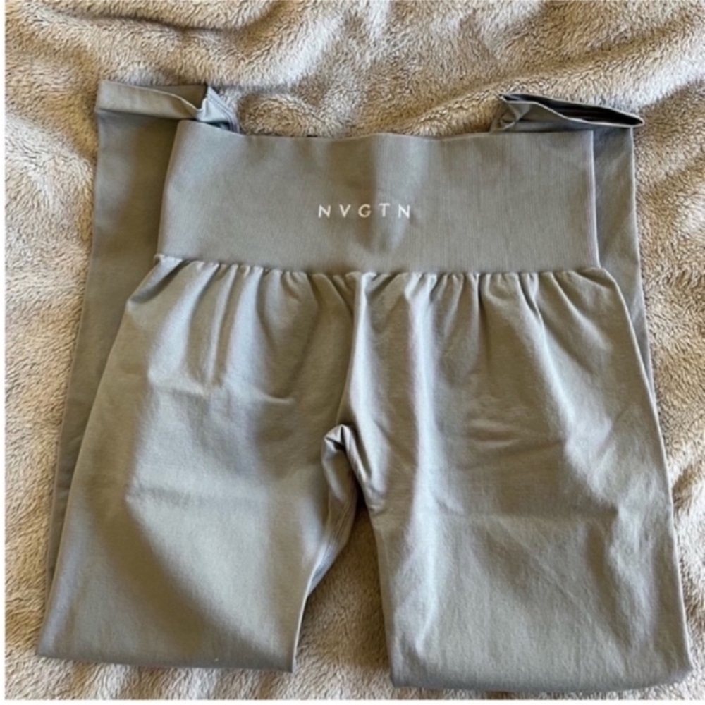 NEW! NVGTN Light Grey Solid Seamless Leggings Med… - image 3